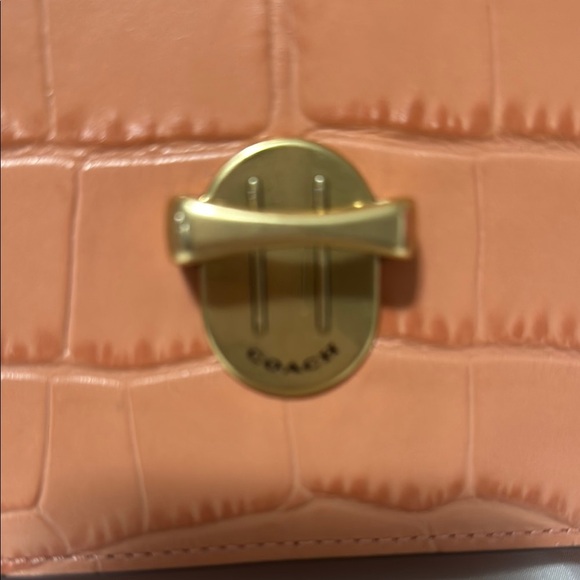 Coach Light Coral  Bag with Gold Hardware and matching wallet - Picture 3 of 14